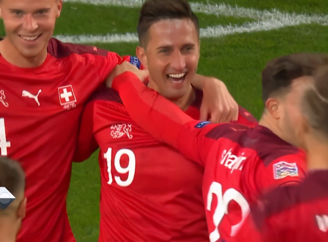 华体会下载-切尔西连续胜利，紧咬领头羊位置  第2张