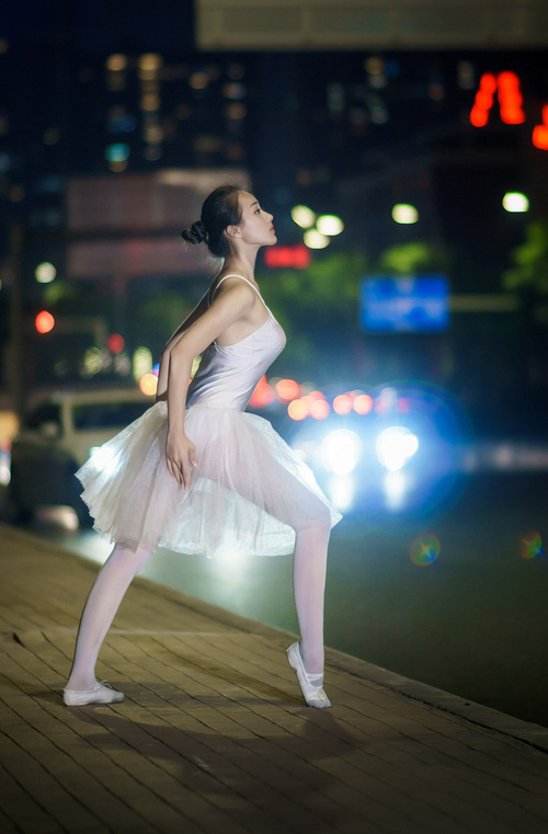 华体会体育-星辰交响曲,当芝加哥公牛压哨绝杀撞上贝恩的欧冠接管之夜 第1张 华体会体育-星辰交响曲,当芝加哥公牛压哨绝杀撞上贝恩的欧冠接管之夜 第1张